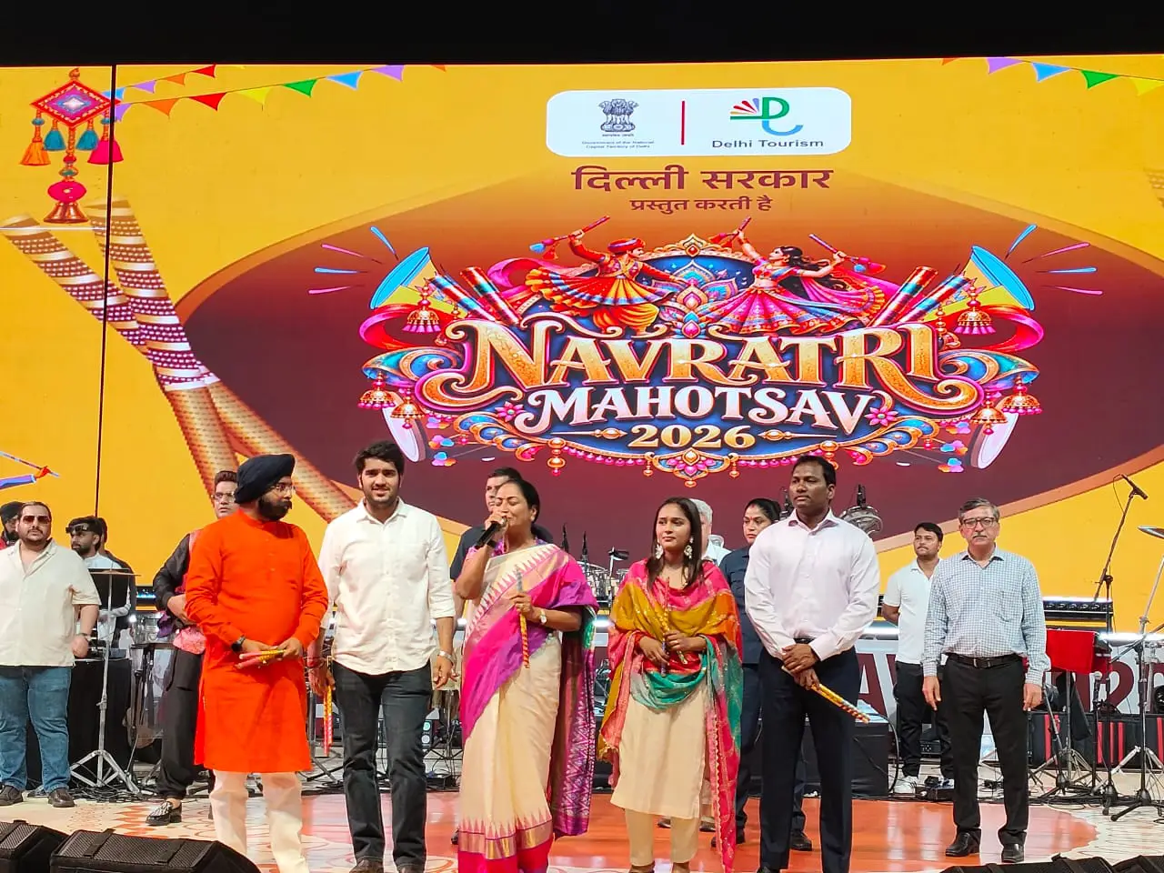 दिल्ली सरकार के सहयोग से छत्रसाल स्टेडियम में तीन दिवसीय डांडिया-नवरात्रि उत्सव का आगाज, मुख्यमंत्री रेखा गुप्ता मुख्य अतिथि