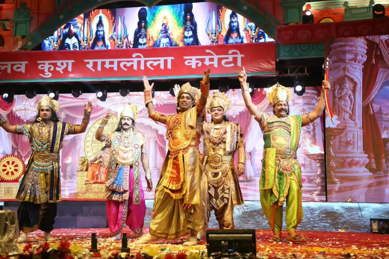 लाल किला मैदान में राम वनगमन और निषाद राज से भेंट के प्रसंगों ने भावुक किए रामभक्त, केंद्रीय मंत्री जुएल ओराम बने निषाद राज